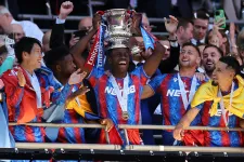 Történetének első trófeáját nyerte a Crystal Palace, a City idén is elbukta az FA-kupát