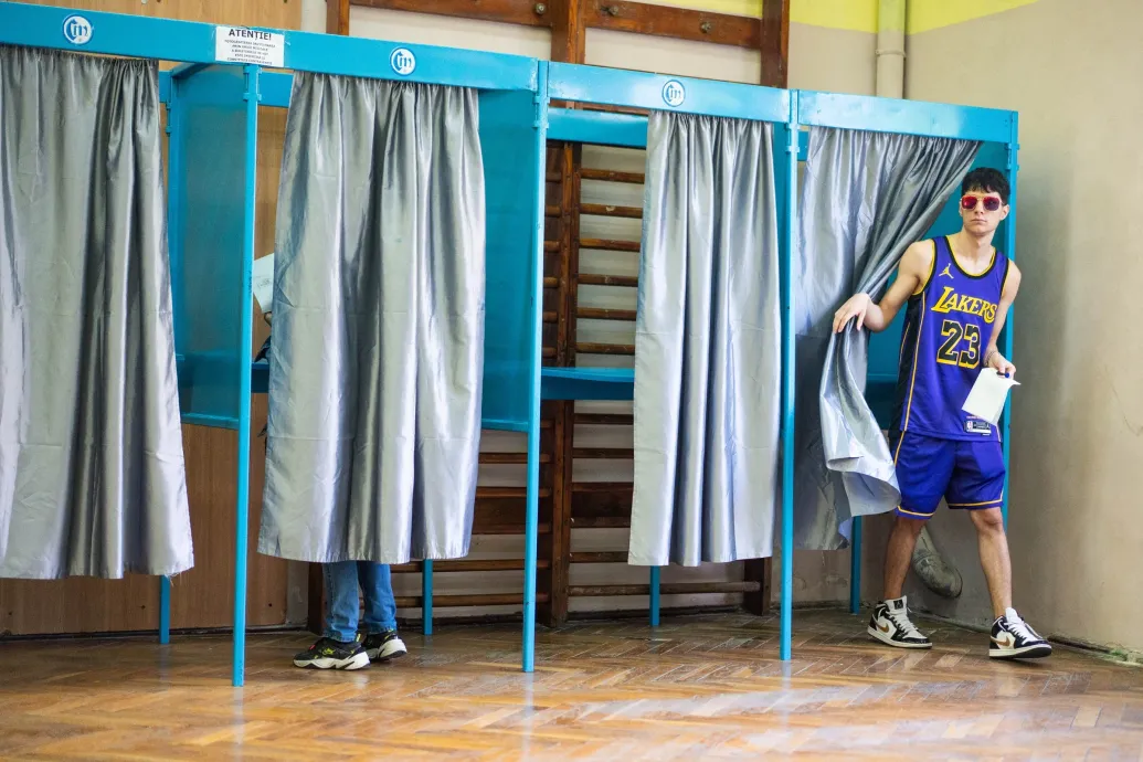 Nagyon magas a részvétel a román elnökválasztáson, kétmillióval többen szavaztak, mint az első fordulóban