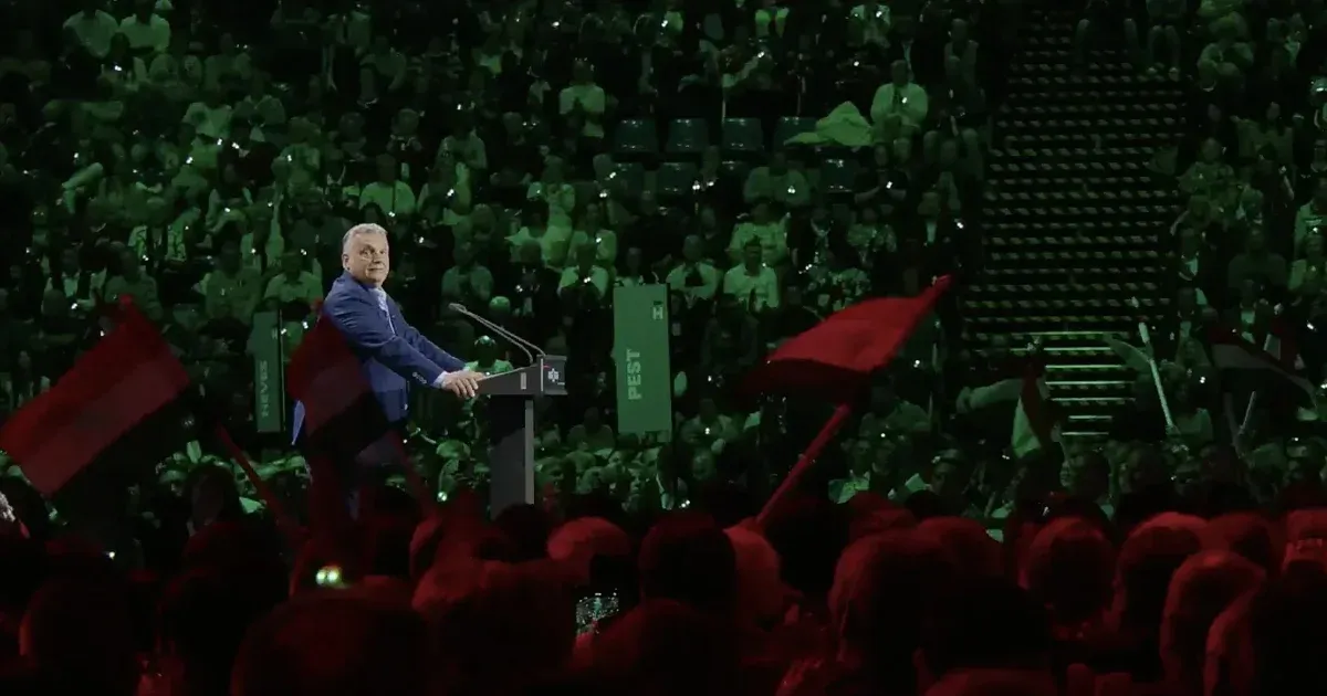 „Háborús hisztériashow és Harcosok Sufnija” – ellenzéki reakciók Orbán Harcosok Klubjára
