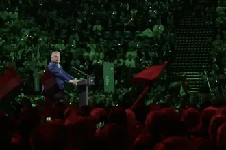 „Háborús hisztériashow és Harcosok Sufnija” – ellenzéki reakciók Orbán Harcosok Klubjára