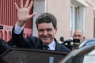 Exit poll: Nicușor Dan vezet George Simionnal szemben a román elnökválasztáson
