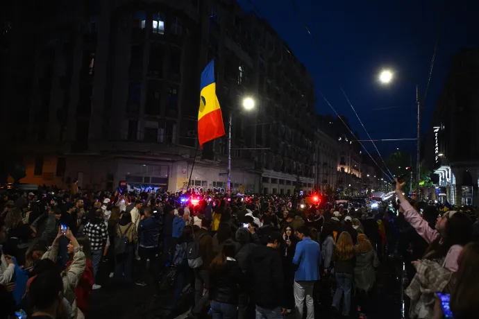 Dan támogatói ünnepelnek Bukarestben – Fotó: Alex Nicodim / Anadolu / Anadolu via AFP
