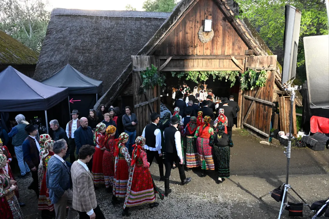 Összeállt a NER-es álomcsapat, hogy Káel Csaba filmet rendezhessen