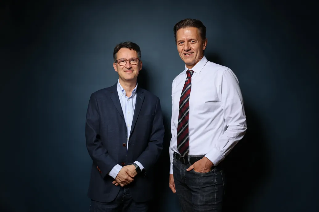 Schwab Richárd: Minden nap odajönnek hozzám emberek, van, hogy megölelnek – élő műsor az életben maradásért – Forrás: Telex.hu