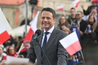 Rafał Trzaskowski nyerte a lengyel elnökválasztás első fordulóját