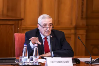 A bizottságban már megszavazták az ellehetetlenítési törvényt, a parlamenté a végső szó