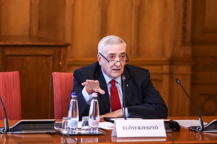 A bizottságban már megszavazták az ellehetetlenítési törvényt, a parlamenté a végső szó