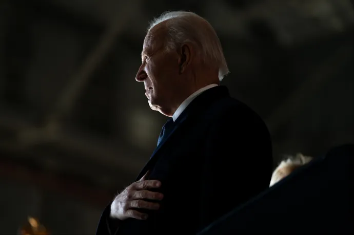 Először mindenki együttérzett Bidennel, aztán berobbantak az összeesküvés-elméletek