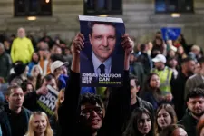 Az EU-nak megkönnyebbülést, Orbánnak fejtörést hozott Nicușor Dan győzelme