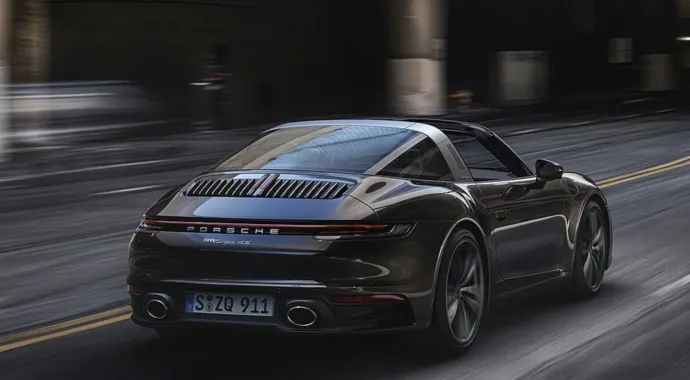 A Porsche 911 Targa 4S a gyártó bemutató anyagában