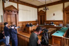 Nem jelentek meg a Szuverenitásvédelmi Hivatal képviselői, elnapolták az Átlátszó által indított per tárgyalását