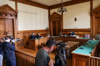 Nem jelentek meg a Szuverenitásvédelmi Hivatal képviselői, elnapolták az Átlátszó által indított per tárgyalását