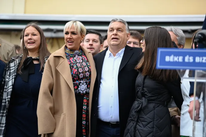 Tóth Gabi a Fidesz–KDNP kampányzáróján Székesfehérváron 2022. április 1-jén – Fotó: Bődey János / Telex