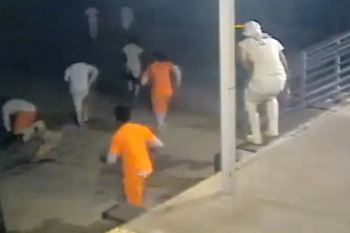 „Túl könnyű volt, LOL” – filmbe illően szökött meg tíz rab egy amerikai börtönből