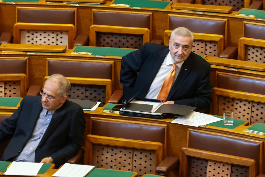 Halász János: Nem engedhetjük meg, hogy ez folytatódjon – vita a parlamentben – Forrás: Telex.hu