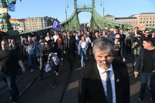 A Margit hidat is lezárta a rendőrség Hadházyék előtt
