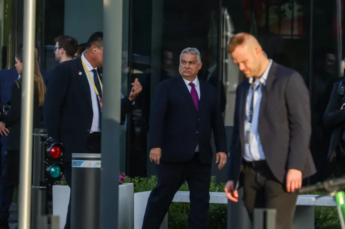 Orbán Viktor a türk államok vezetőivel vacsorázott a Mol-toronyban, miközben az ellehetetlenítési törvény vitája zajlott