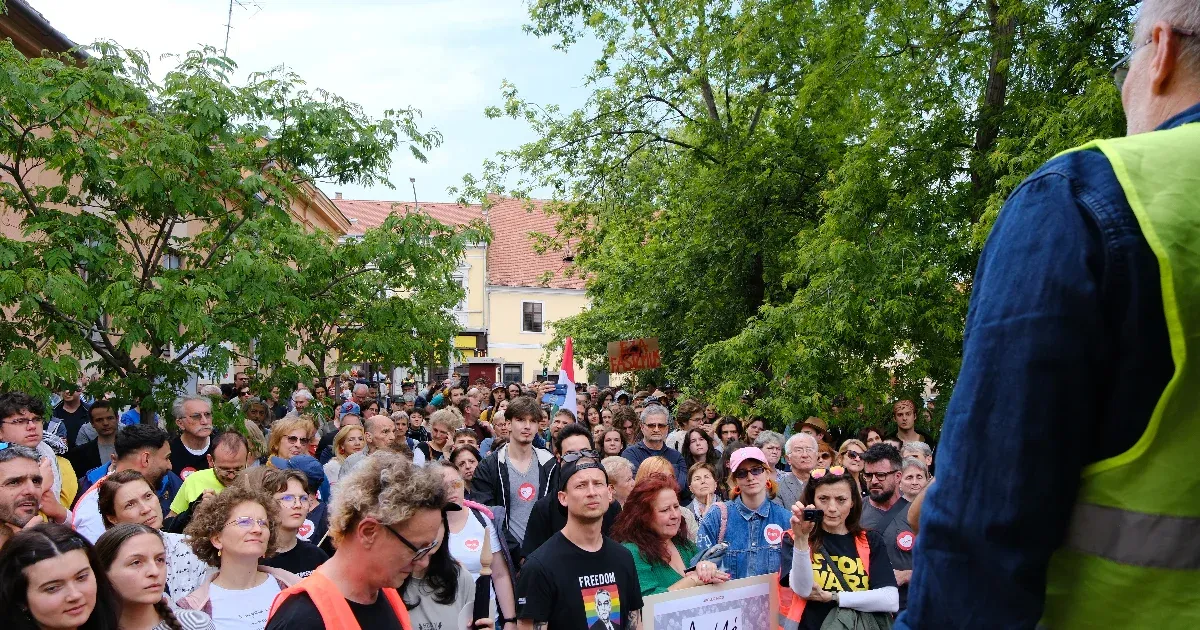 Előttük is itt voltunk, utánuk is itt leszünk – pécsi civilek is tiltakoztak az ellehetetlenítési törvény ellen