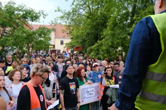 Előttük is itt voltunk, utánuk is itt leszünk – pécsi civilek is tiltakoztak az ellehetetlenítési törvény ellen