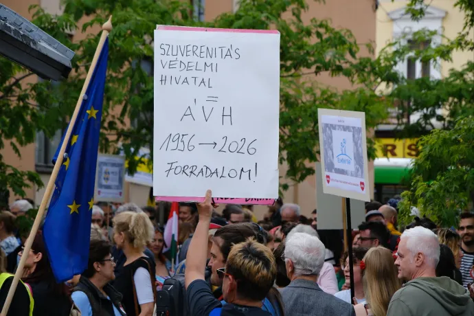 Előttük is itt voltunk, utánuk is itt leszünk – pécsi civilek is tiltakoztak az ellehetetlenítési törvény ellen