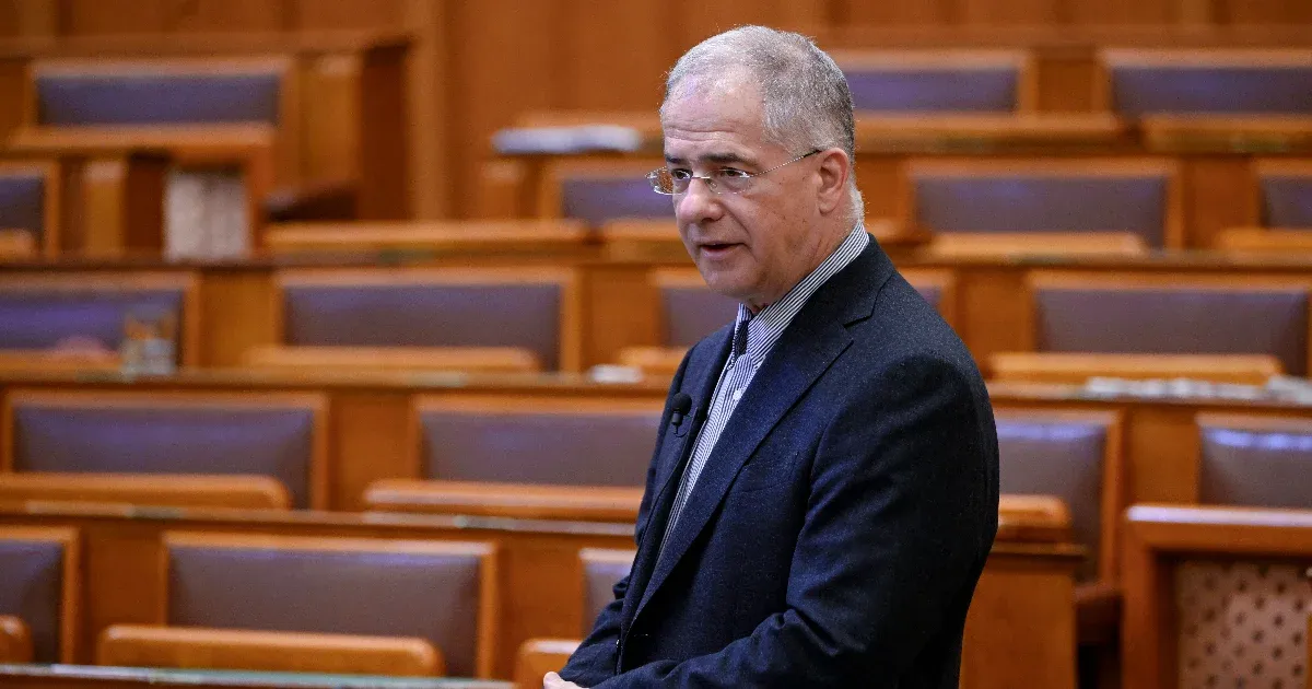 Kósa Lajos nem akar Legolasz és Kandida nevű magyar gyerekeket, ezért törvénymódosítást adott be