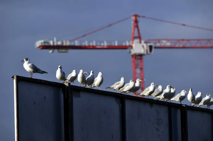 Újabb pofont kapott a magyar gazdaság, folytatódik a beruházások mélyrepülése