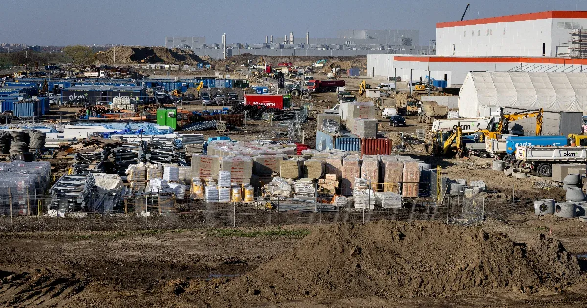 A világ idei legnagyobb rĂ©szvĂ©nykibocsátásábĂłl finanszĂrozza a CATL a debreceni gyárĂ©pĂtĂ©st