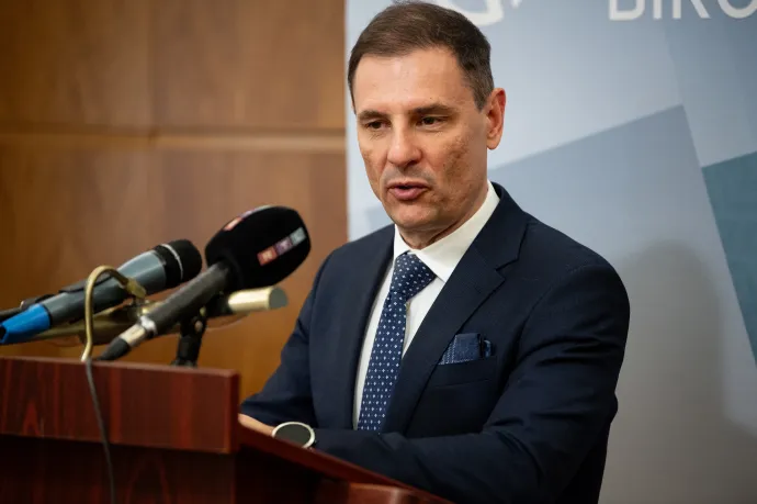 Ügyvédi kamara: A gyónási és ügyvédi titkot sem védi az ellehetetlenítési törvény