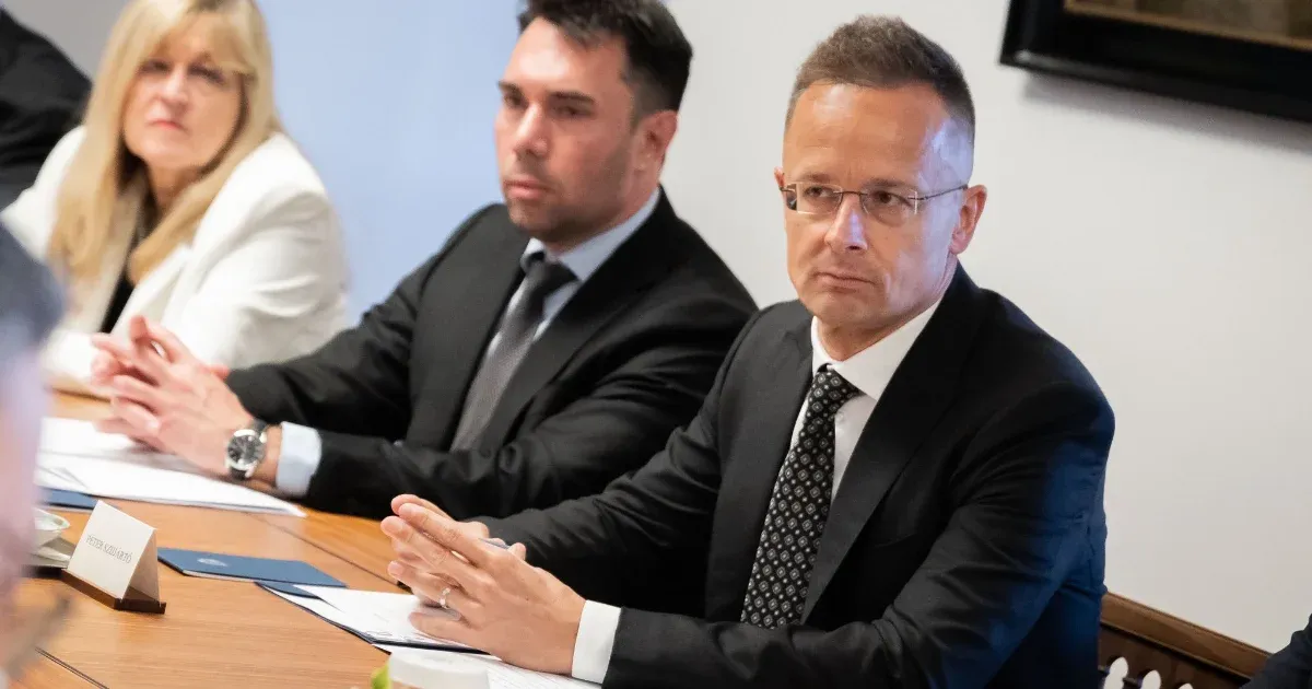 Szijjártó: Minősíthetetlen, hogy Tseber Roland „sarokba szorított patkánynak” nevezte a Fideszt