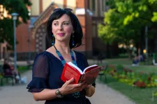 Amikor a politika bedarálja az egyházakat – Dr. Perintfalvi Rita lesz a Transtelex Dialóg vendége