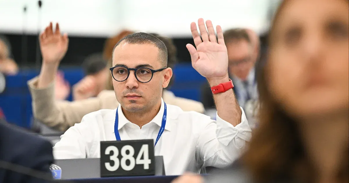Huawei-ügy: Öt EP-képviselő mentelmi jogát kérték ki, egyikük ellen Fradi-meccs miatt nyomoznak