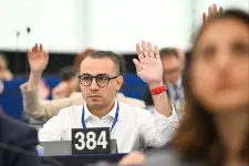 Huawei-ügy: Öt EP-képviselő mentelmi jogát kérték ki, egyikük ellen Fradi-meccs miatt nyomoznak