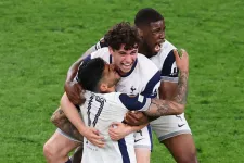 Szerencsés góllal és bunkerfocival nyerte meg a Tottenham az Európa-ligát