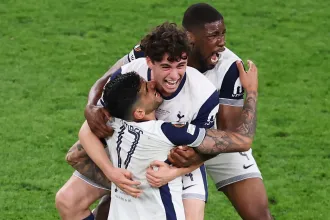 Szerencsés góllal és bunkerfocival nyerte meg a Tottenham az Európa-ligát