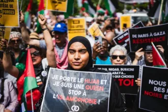 Egy jelentés szerint iszlamisták szivárognak be a francia intézményekbe, „beépülési stratégiával” akarnak kontrollt szerezni