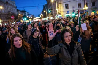 Tizenöt év után kiszeretni látszanak a magyarok Orbán Viktor rendszeréből