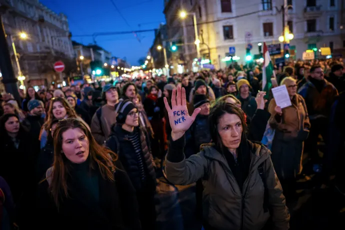 Tizenöt év után kiszeretni látszanak a magyarok Orbán Viktor rendszeréből