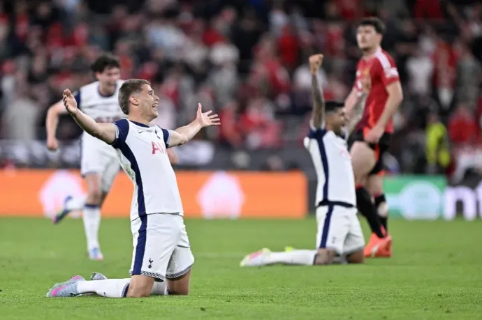 Kínos helyzetbe került az UEFA elnöke, nem jutott minden Tottenham-játékosnak érem a díjátadón