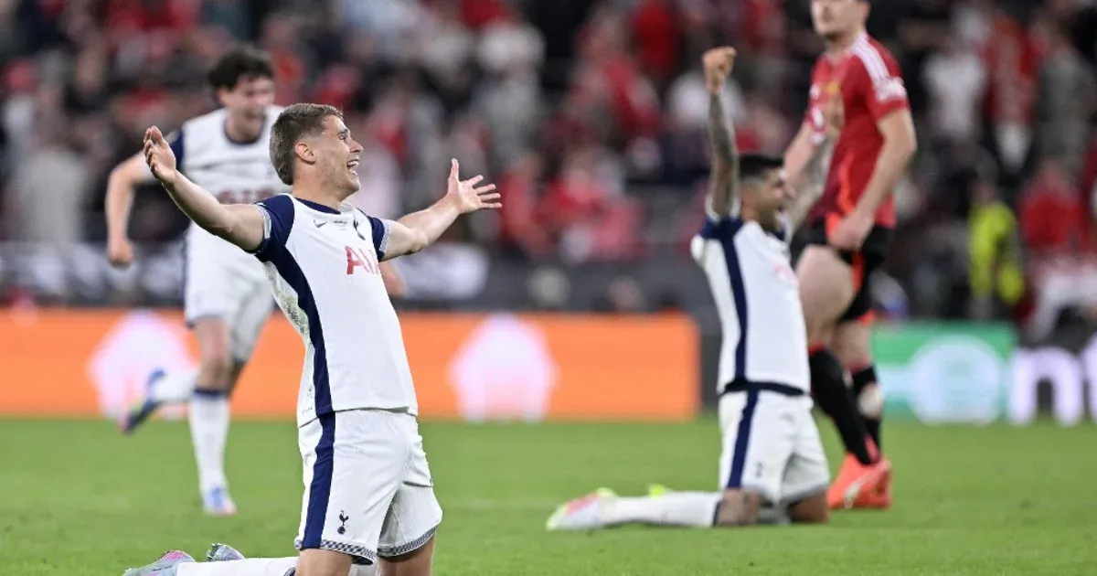 Kínos helyzetbe került az UEFA elnöke, nem jutott minden Tottenham-játékosnak érem a díjátadón