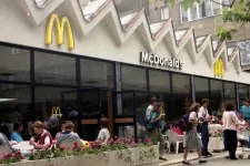 Elém tette a McDonald’s vaníliashake-jét, és azt kérdezte: tud ilyet csinálni?