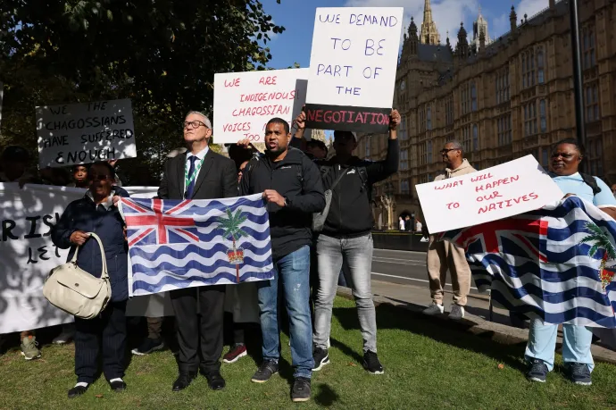 Már majdnem aláírták a megállapodást a britek, amikor egy bíró keresztbe tett a szigeteik átadásának