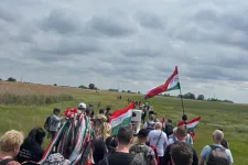 Tibi atya is Magyar Péterrel sétált