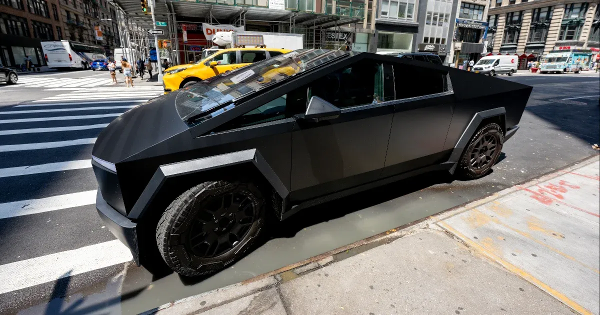 NevetsĂ©ges műszaki hibák, visszahĂvások Ă©s a vártnál kisebb Ă©rdeklĹ‘dĂ©s: megbukik a Tesla Cybertruck?
