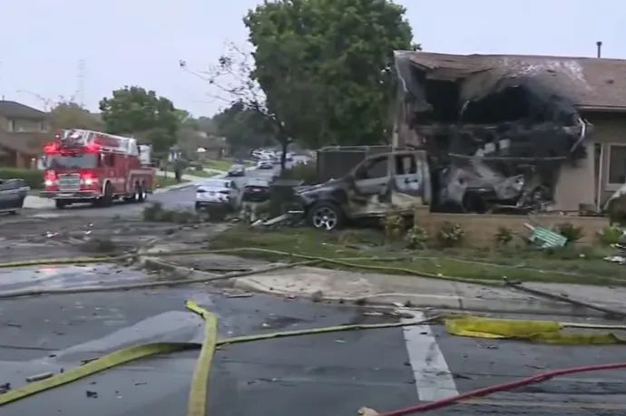 Lakóházak közé csapódott egy kisrepülőgép San Diegóban
