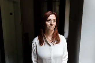 A tárgyalóteremben rontott zaklatója Renner Erikára