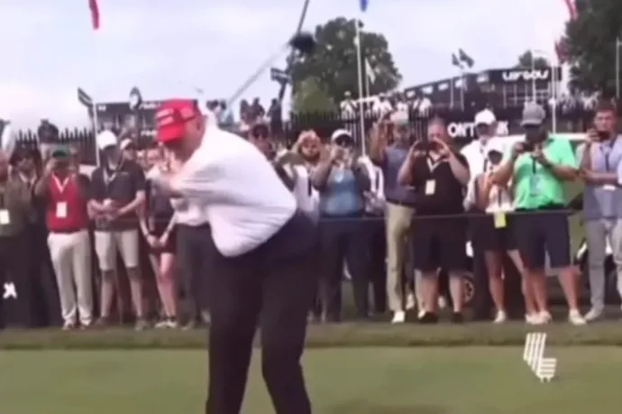 Trump már olyan kamuvideót oszt meg, amin egy golflabdával trafálja telibe Bruce Springsteent