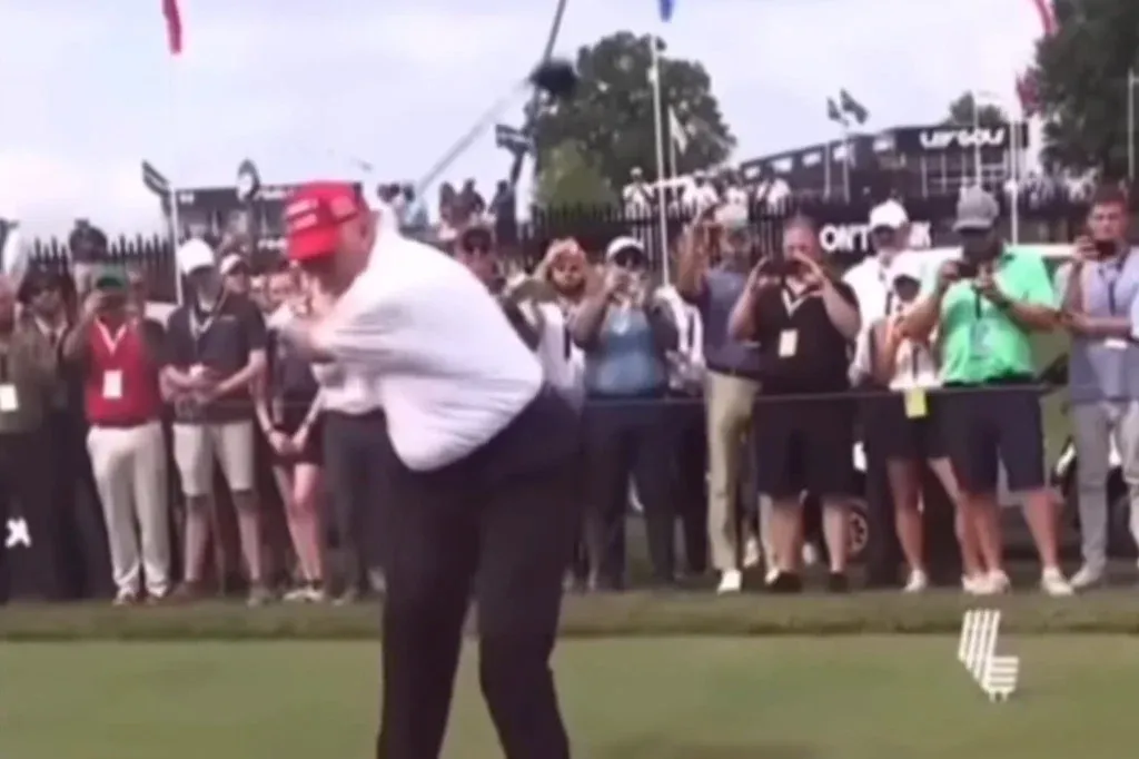 Trump már olyan kamuvideót oszt meg, amin egy golflabdával trafálja telibe Bruce Springsteent