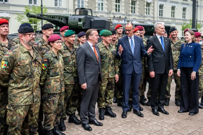 Merz Litvániában: A kezünkbe vesszük a NATO keleti szárnyának védelmét