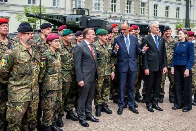 Merz Litvániában: A kezünkbe vesszük a NATO keleti szárnyának védelmét