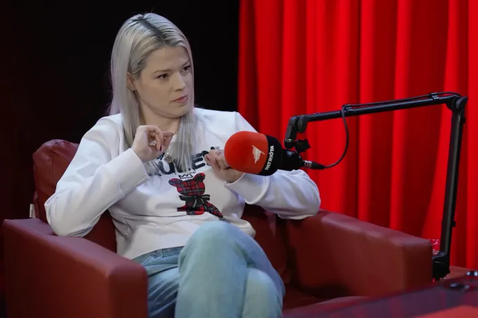 Orbán Viktor mellett Himnuszt éneklő Muri Enikő: Nekünk rohadtul elegünk van már abból, hogy csak az létezik, amit a másik oldal mond